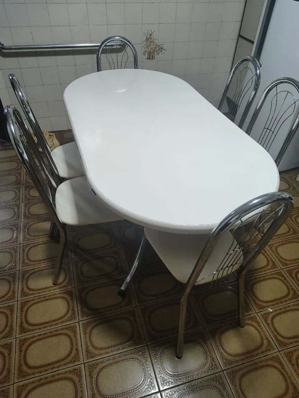 Mesa com 6 cadeiras 