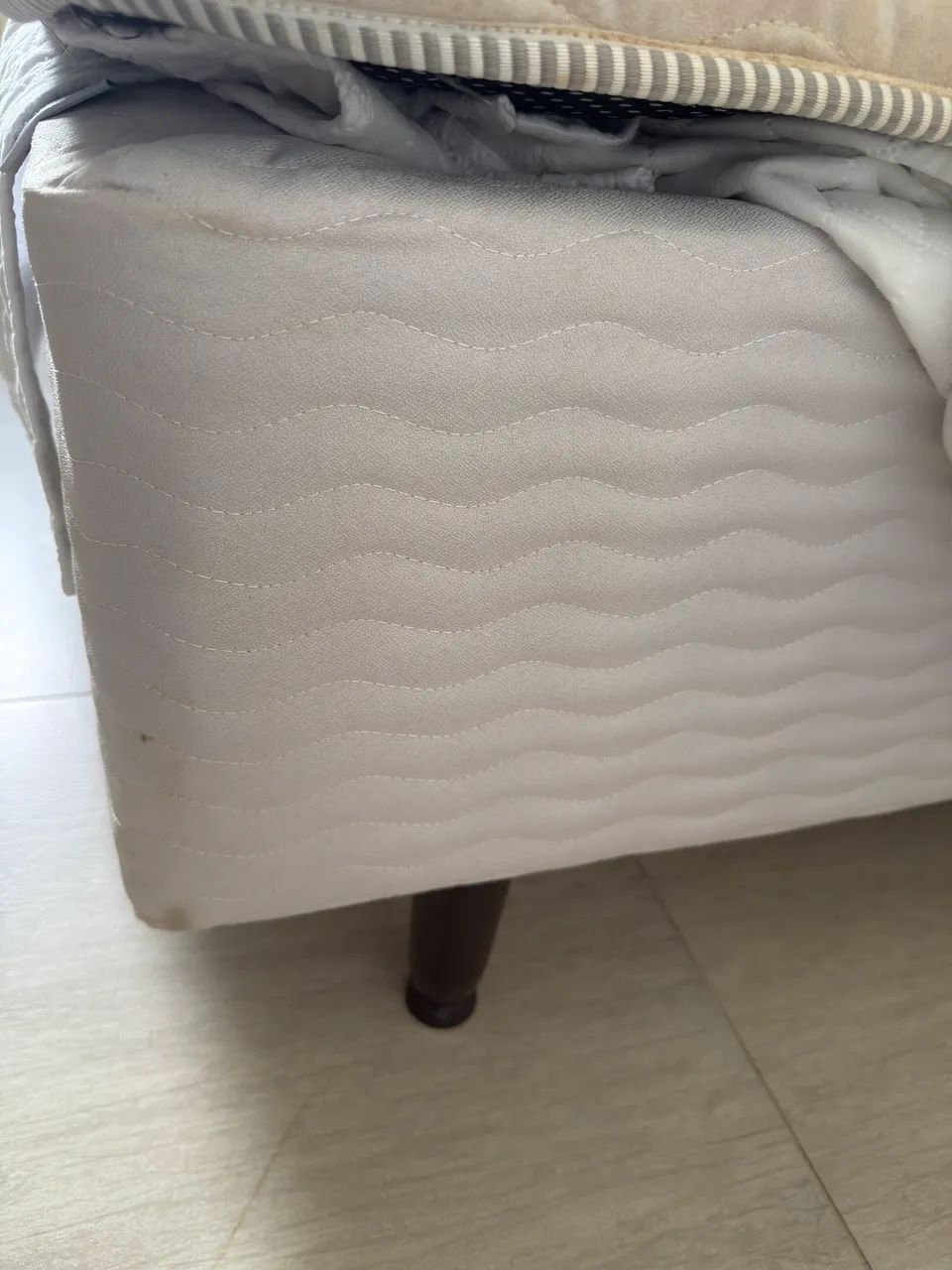 Cama Box Queen com Colchão de Molas Ensacadas - Bom Estado - Foto 3
