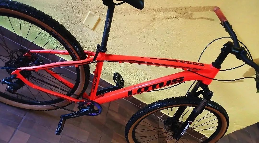 Bicicleta MTB aro 29 LOTUS