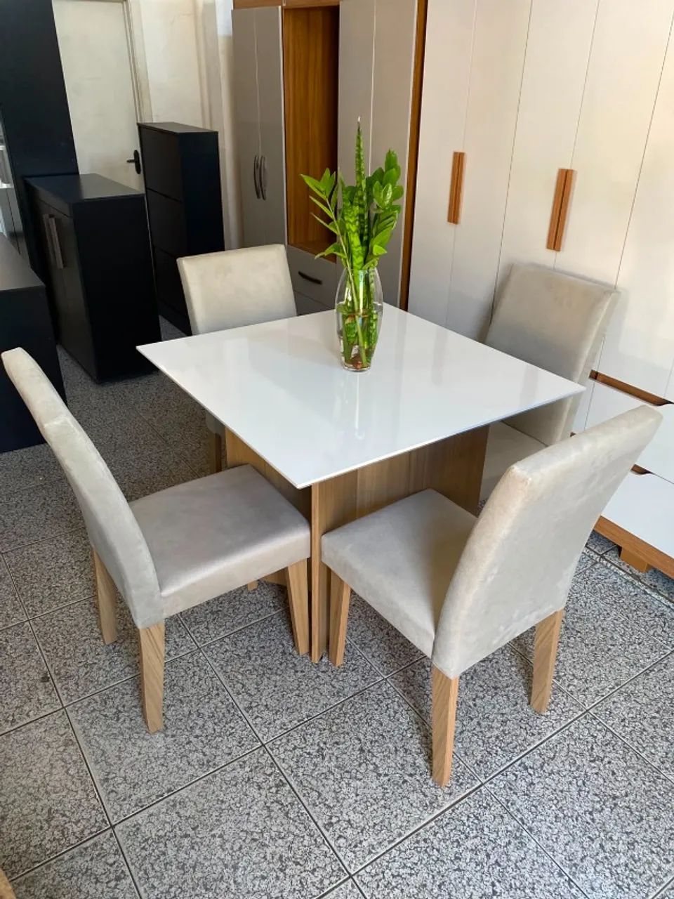Mesa de Jantar MDF Com 4 Cadeiras Estofadas Nova, Entrego  - Foto 3