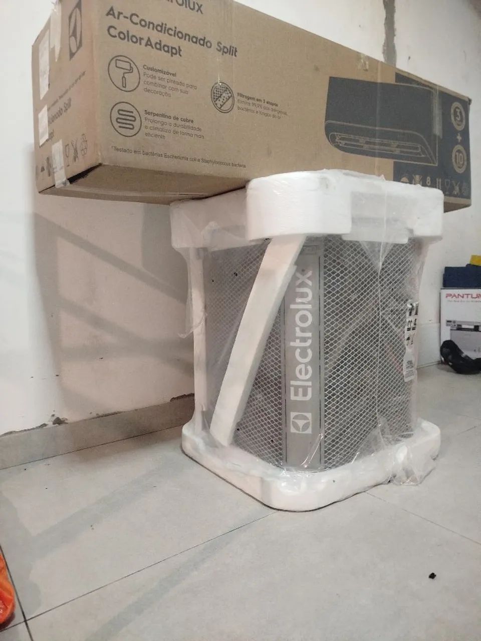 AR CONDICIONADO ELETROLUX 18.000BTUs Split Color Adapt  - Foto 2