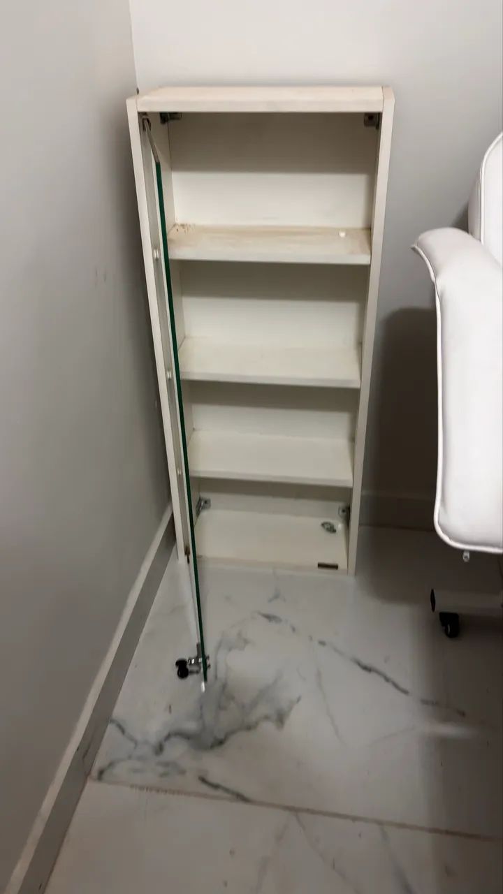 Armário vitrine com chave  - Foto 3