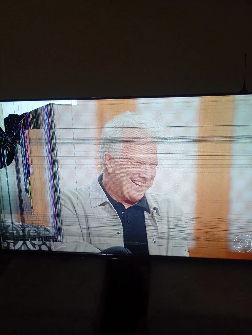 Vende se tv 55 polegadas com tela quebrada ligando  - Foto 4