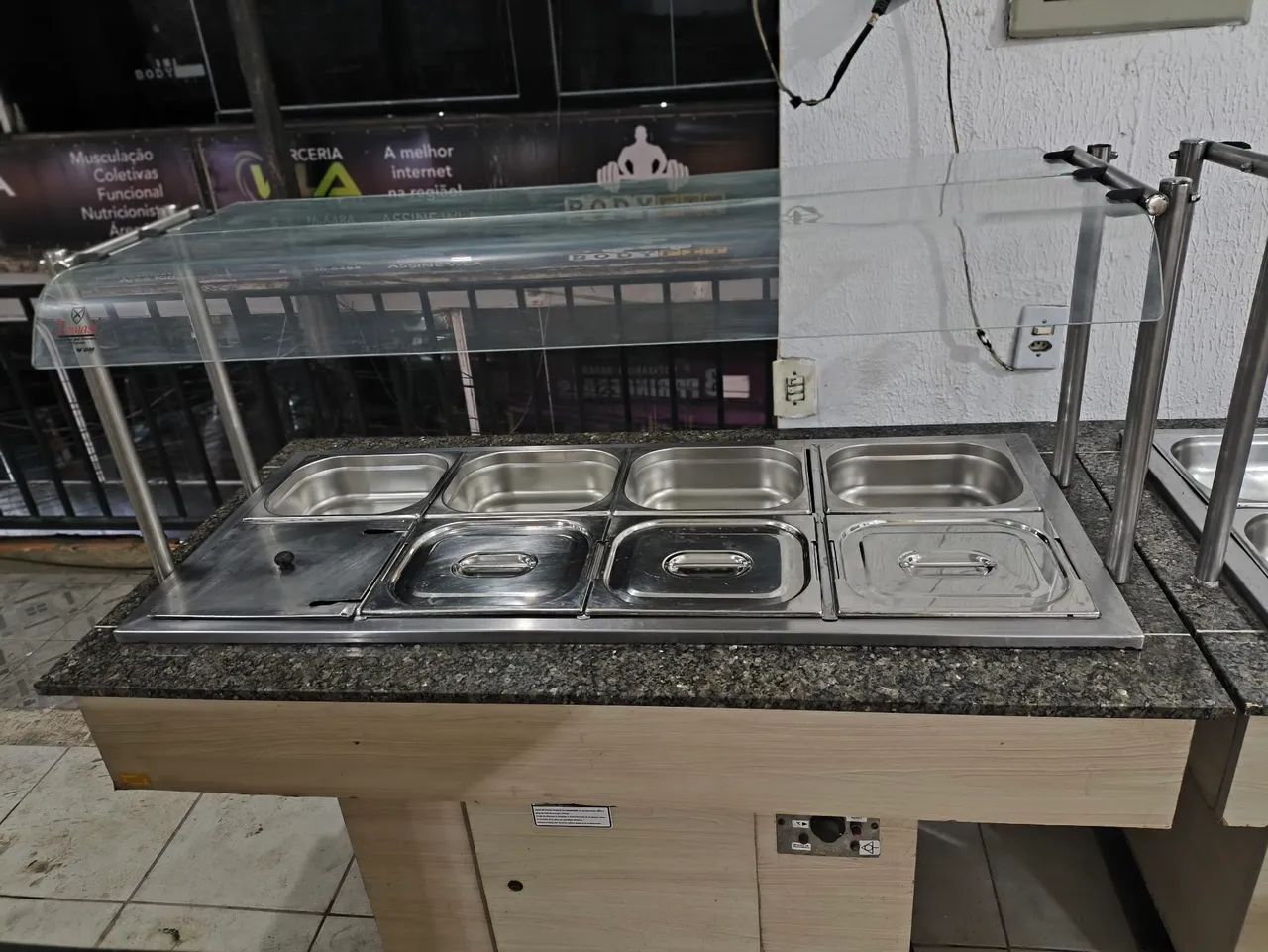 Buffet quente e frio 