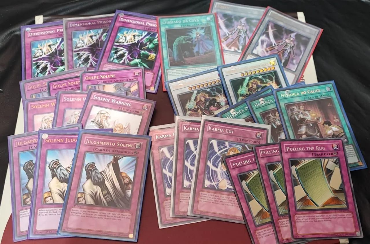 Lote de cartas Yugioh + deck six Samurai, cartas antigas e novas