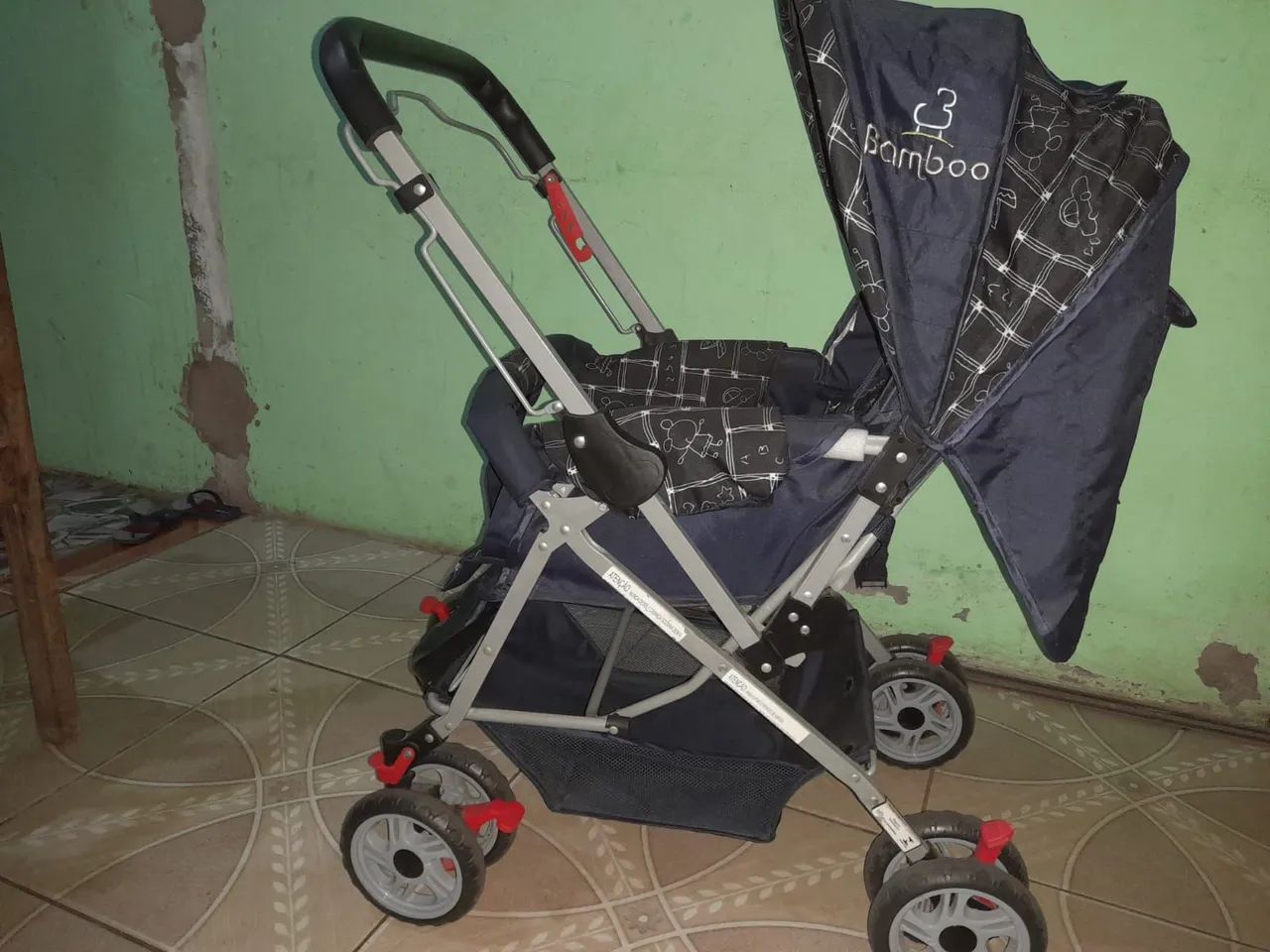 Vendo carrinho de bebê pouco usado - Foto 2