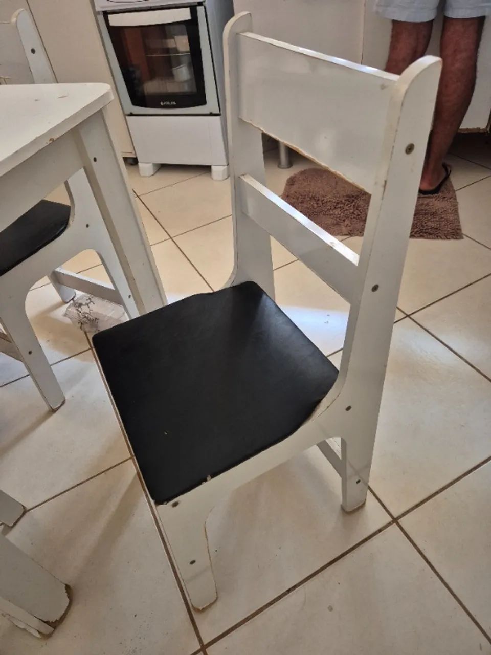 Mesa branca com 4 cadeiras - Foto 3