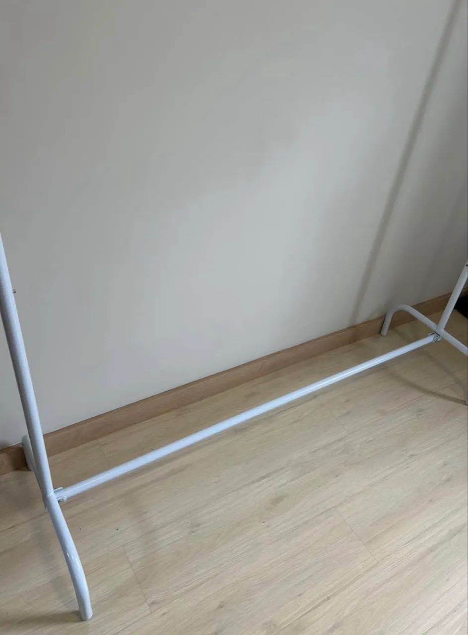Arara de roupas NOVA