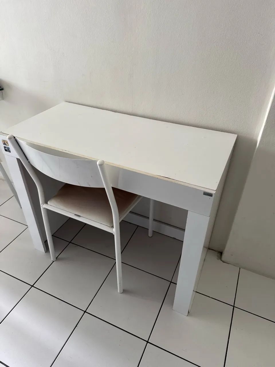Mesinha de estudos + cadeira 