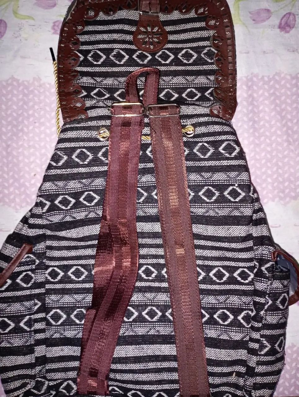 Vendo uma mochila nova.ENTREGO - Foto 2