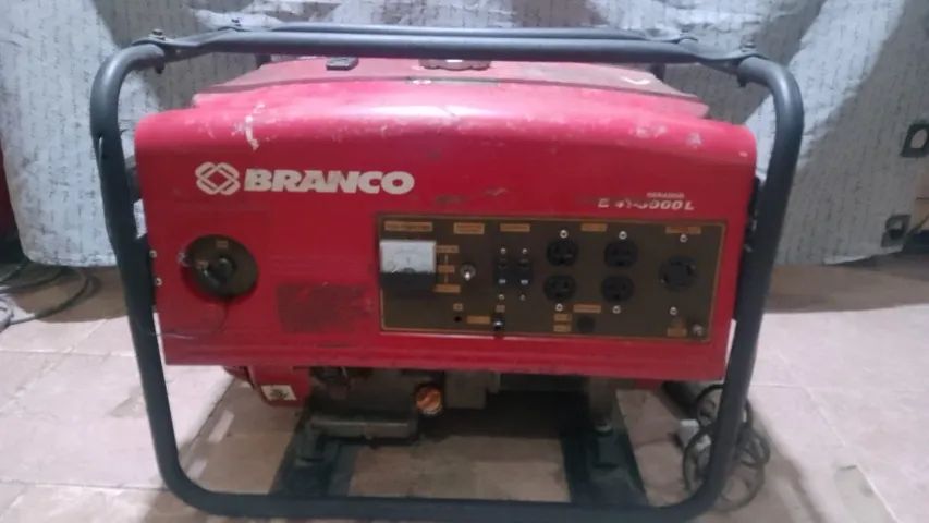 Gerador à Gasolina 4,5 KVA Bivolt Partida Manual B4T-5000L - Branco - Foto 2