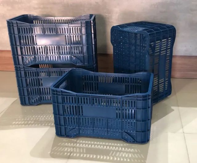 Caixas agrícolas na cor azul R$39,00 a unidade 