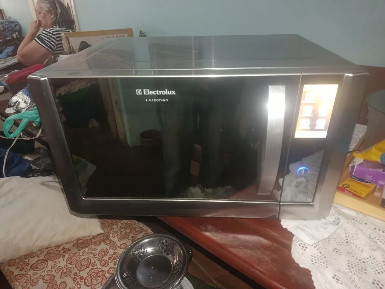 Microondas  Eletrolux  43 LTS  modelo MTX52, função grill - Foto 4