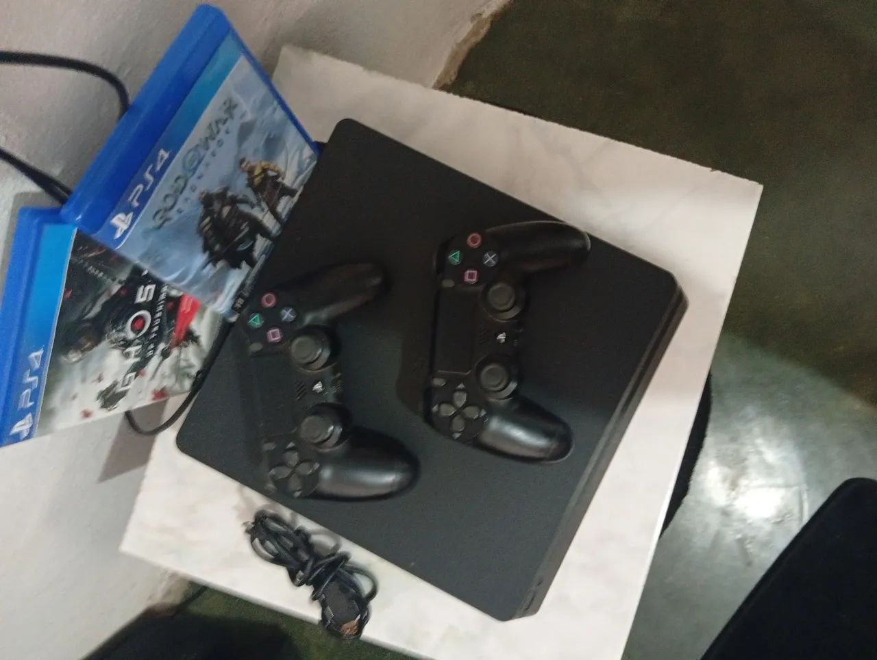 Ps4 slim com 1tb e leva 2 jogos - Foto 3