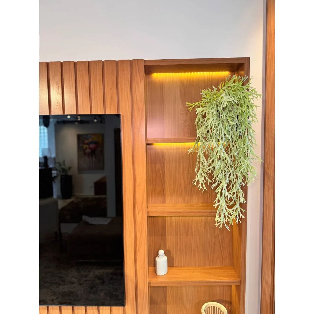 Estante Home Cancún Colibri painel ripado luz led suporta tv até 82 polegadas  - Foto 4