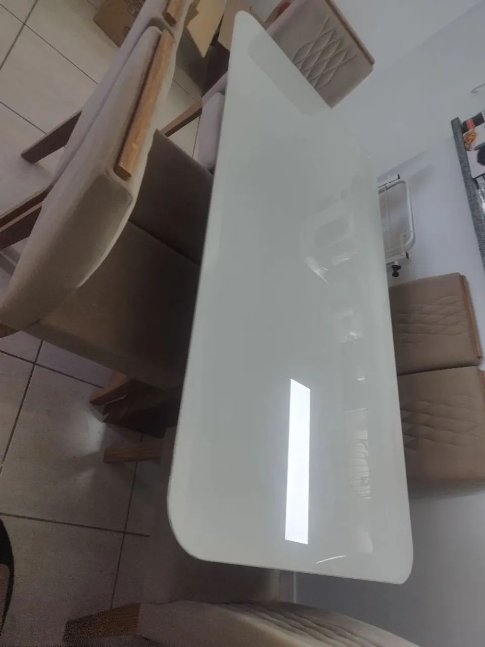 Mesa 6 lugares MDF tampo vidro/Laca e cadeiras - Foto 2