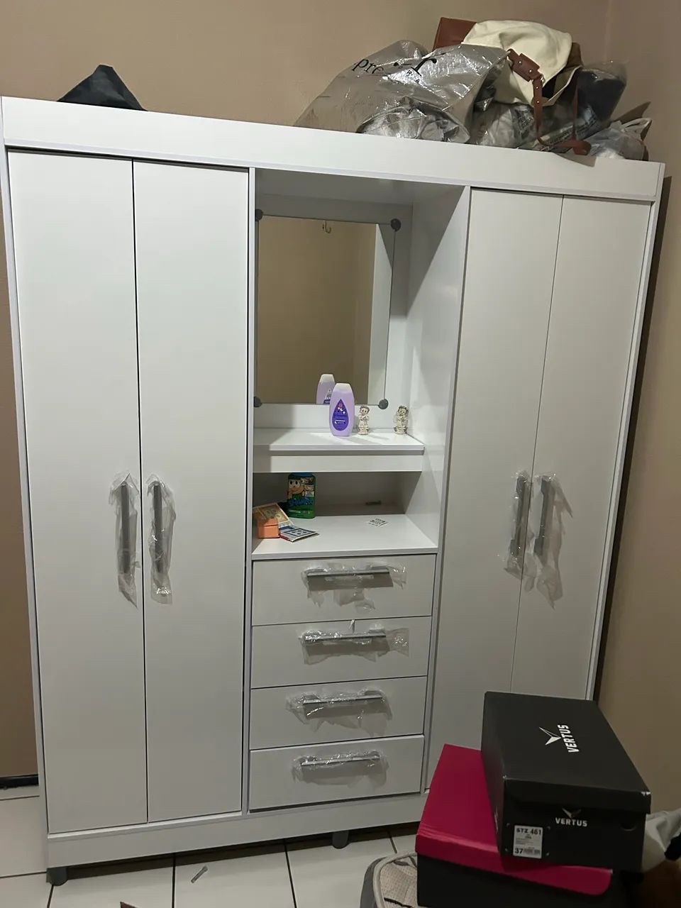 Guarda roupa solteirão usado 2 meses somente!