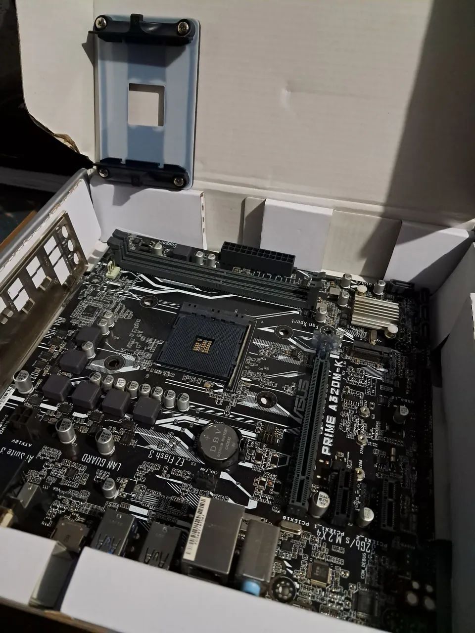 Placa-mãe ASUS Prime A320M-K AM4 - Completa com Espelho e Suportes - Foto 4
