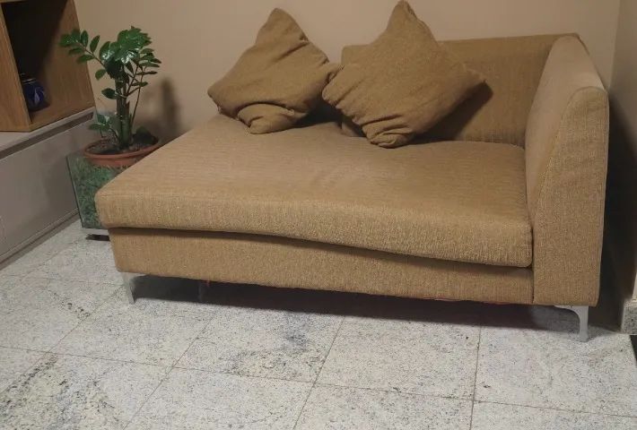 Sofá divã 2 lugares alto padão. Excelente estado.