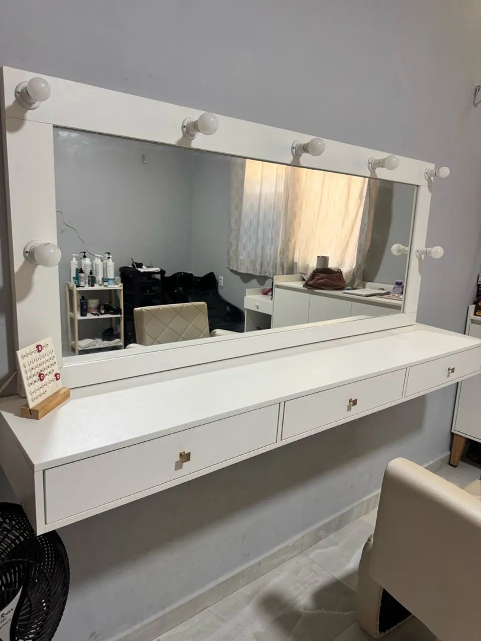 Vende-se item de salão (camarim )