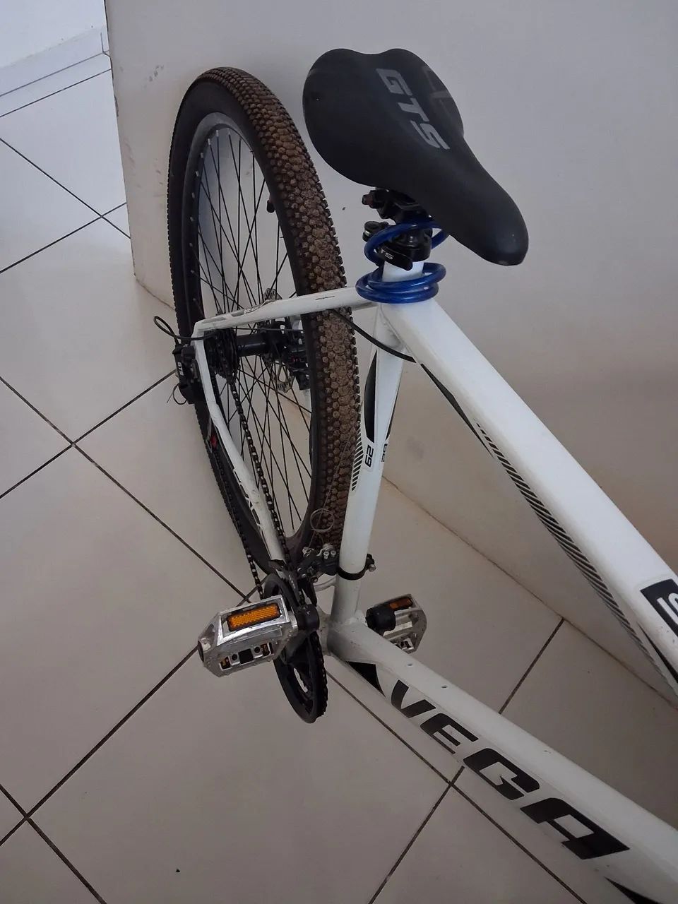 Dando uma bicicleta  seminovo nova  - Foto 5