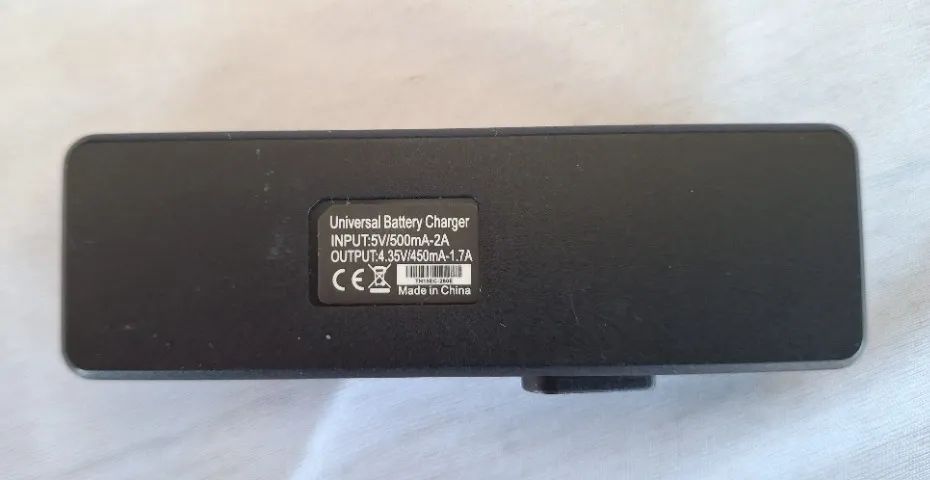 Carregador de bateria externa universal com indicador LED - Foto 3