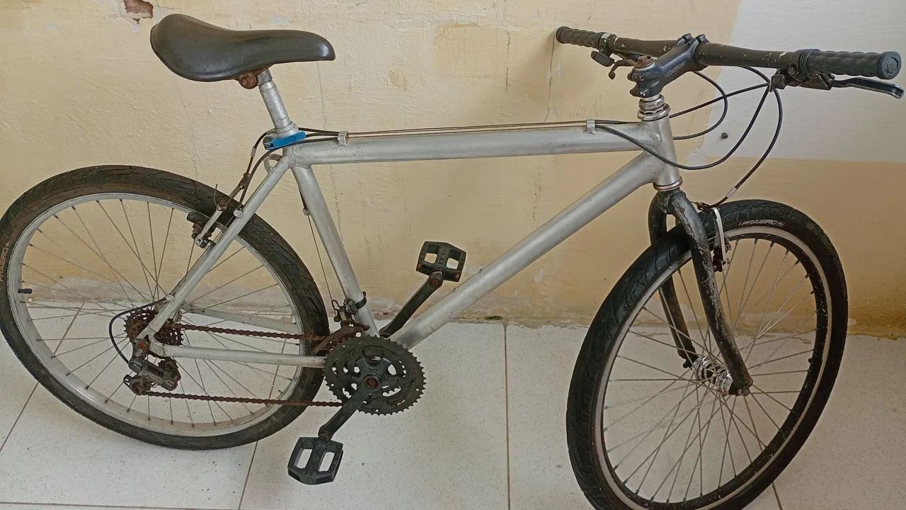 Bicicleta Quadro de alumínio, aro 26.