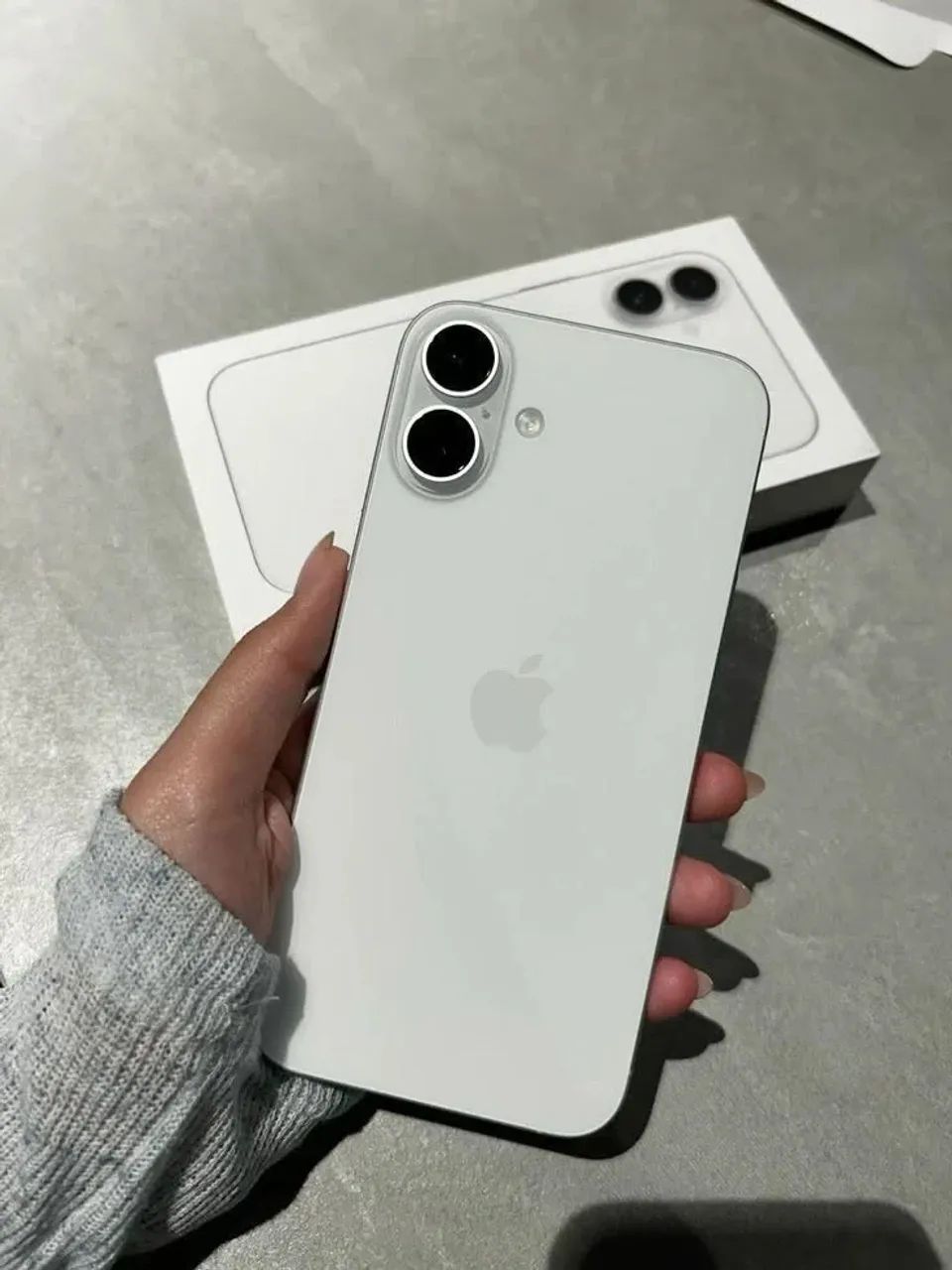 iPhone 16 branco 128 nunca aberto na garantia 