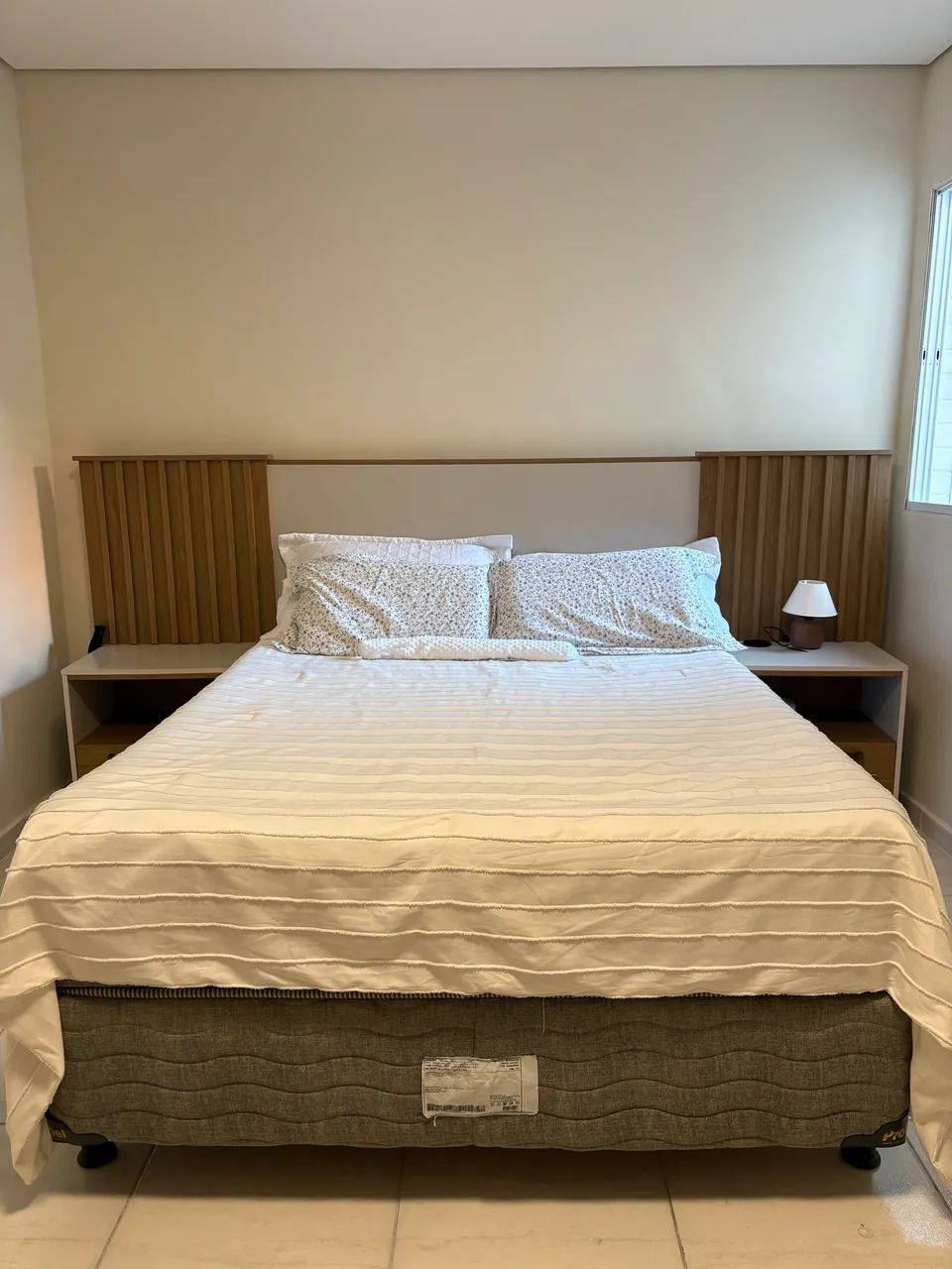 Cama de casal com colchão 