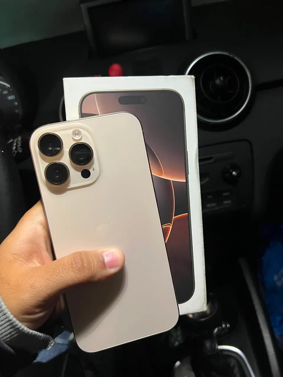 iPhone 16 Pro Max - 256gb - bateria 96% c/ caixa