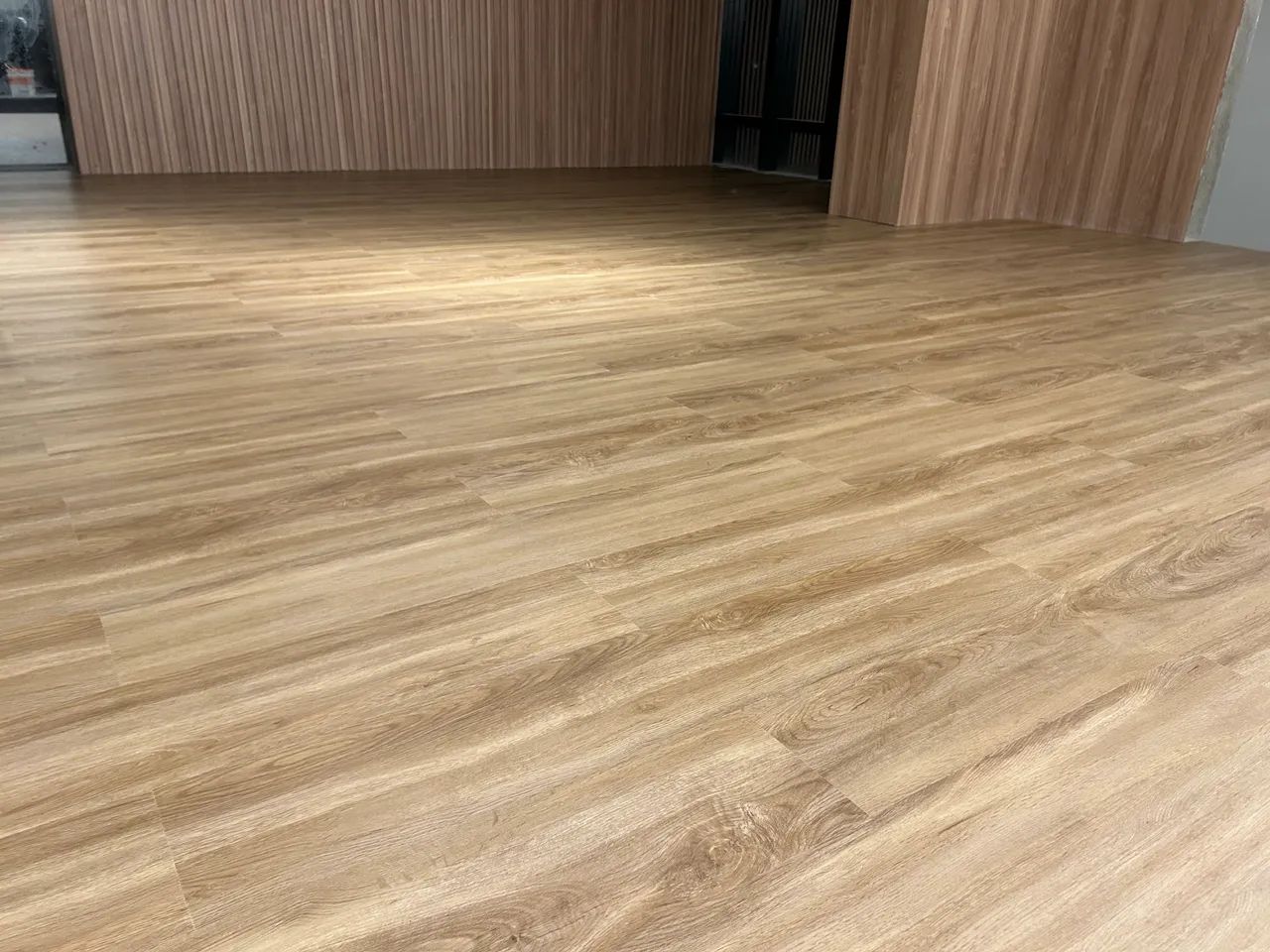 Instalação de pisos vinílico, carpetes, mantas.