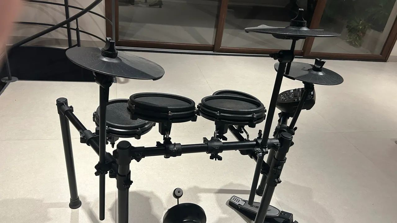 Bateria Alesis Nitro Mesh