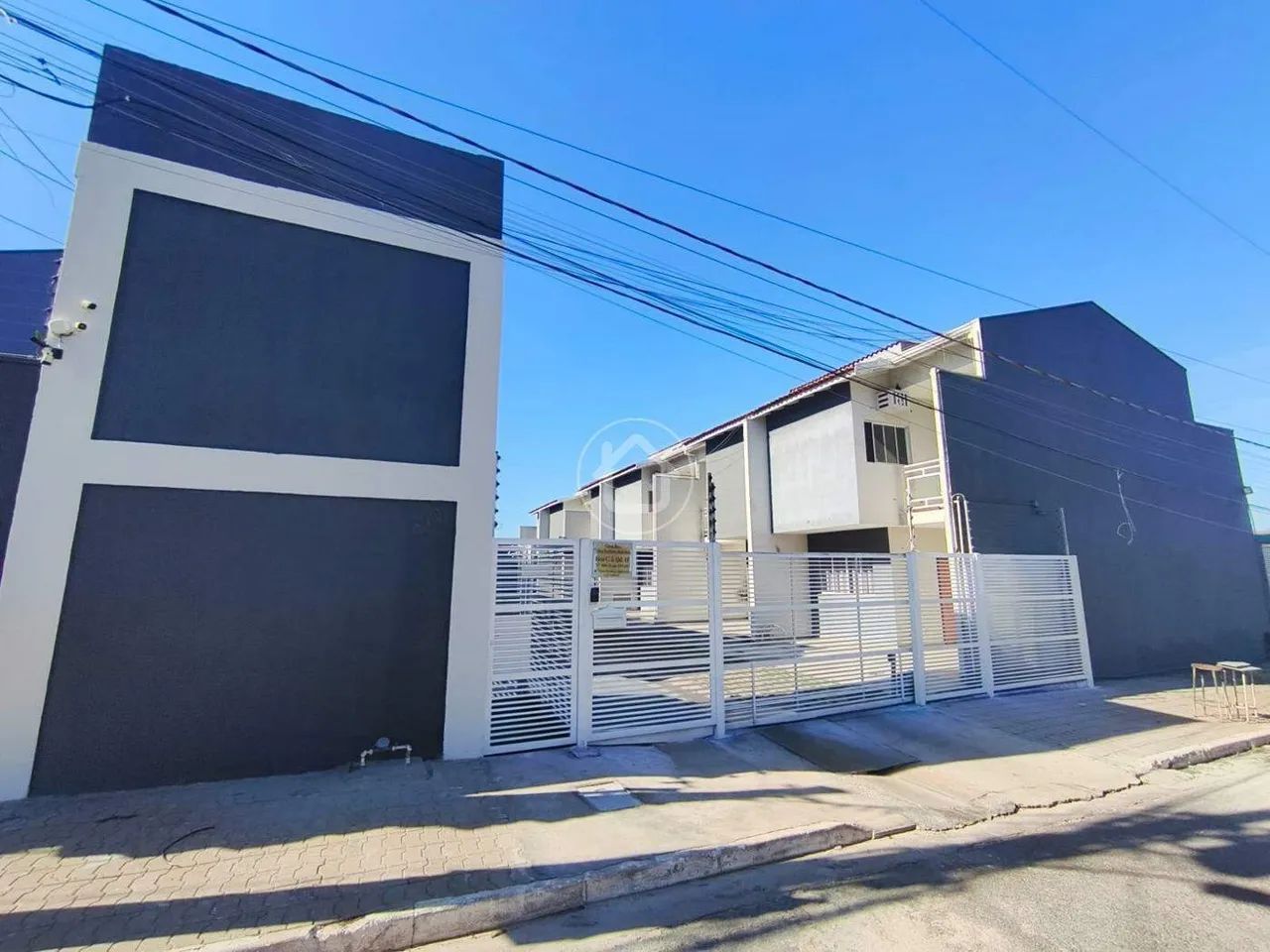 SOBRADO DE 3 QUARTOS, SENDO 1 SUÍTE COM SACADA