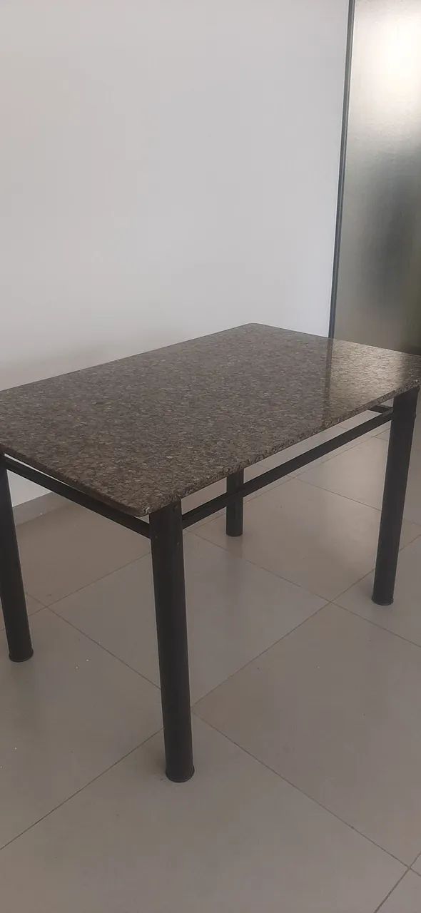Mesa de Jantar 120 cm  base Aço Tampo Granito usado 