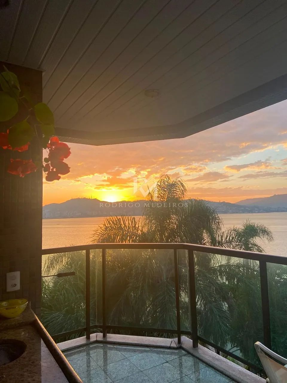APARTAMENTO COM VISTA MAR PERMANENTE EM COQUEIROS  FLORIANÓPOLIS - Foto 2