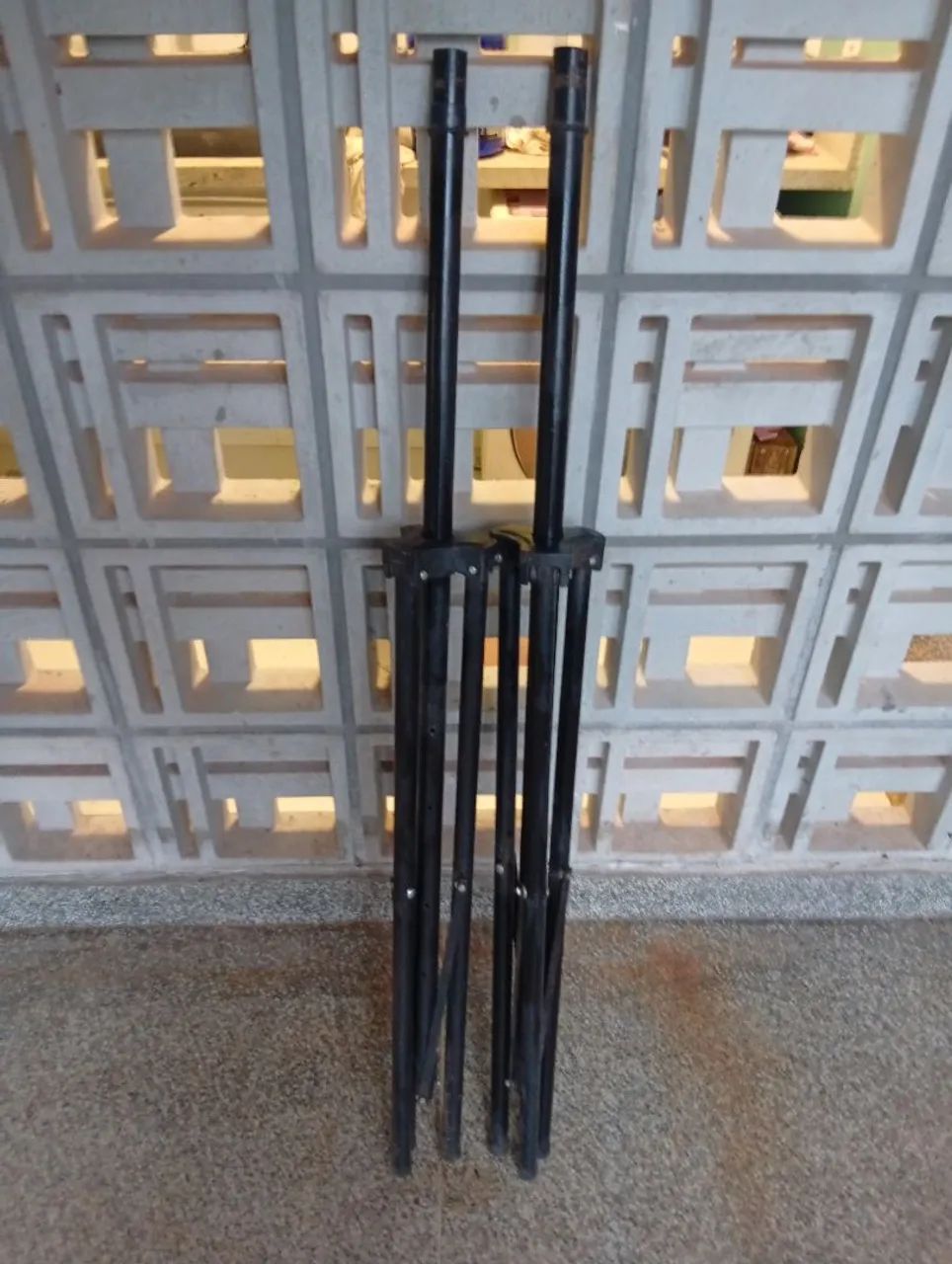 Suporte tripé para caixa de som - Foto 3