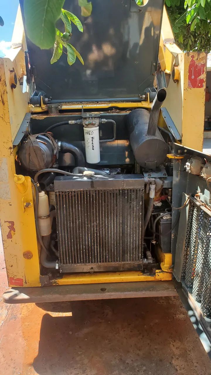 Mini pá carregadeira (bobcat)GEHL 4240e 2014 - Foto 3