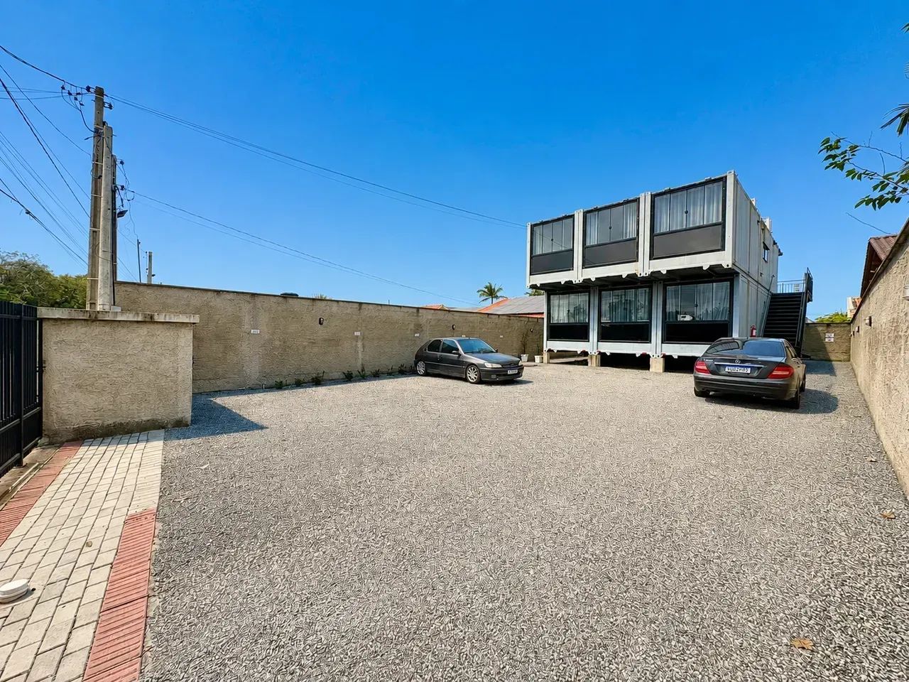 Kitnet com 1 Quarto + 1 Vaga para alugar, 28m² - Tijucas bairro Praça