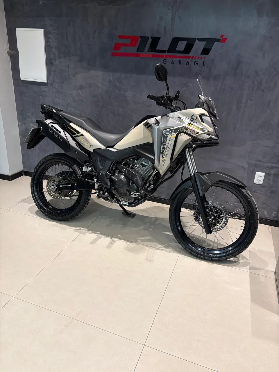 Honda Sahara ADV 2024 - Foto 2