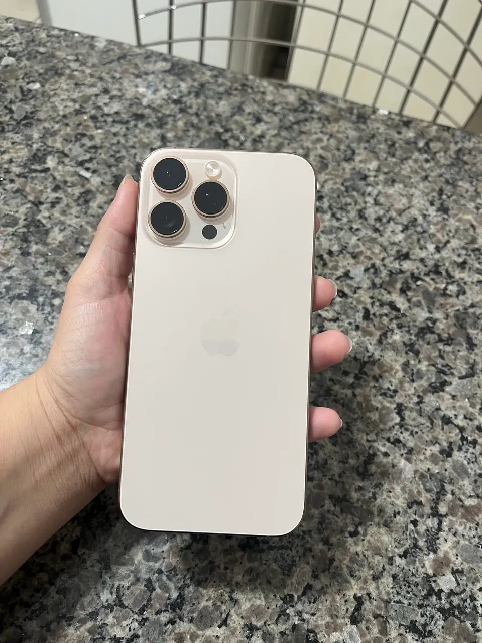 iPhone 16 pro max semi novo