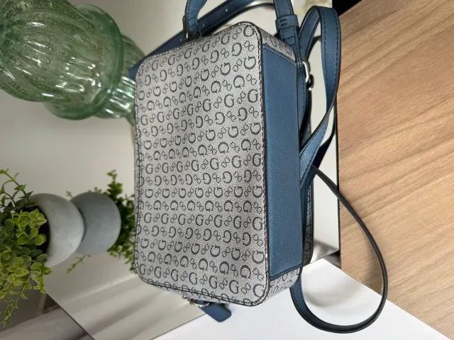 bolsa guess - original cor azul com monograma da marca - Foto 2