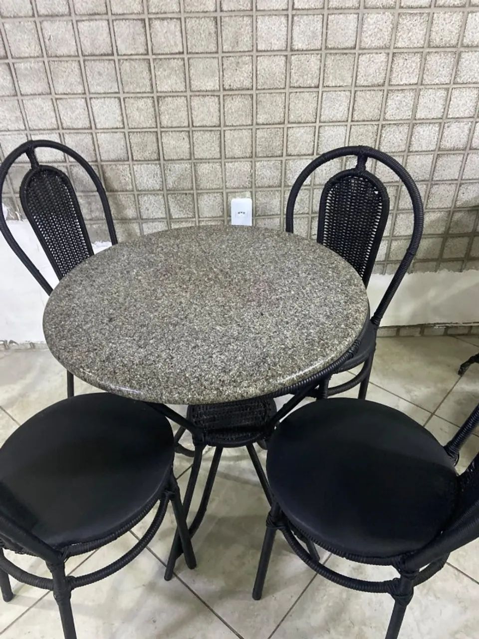 Mesa de ceramica com jogo de 4 cadeiras - Foto 2