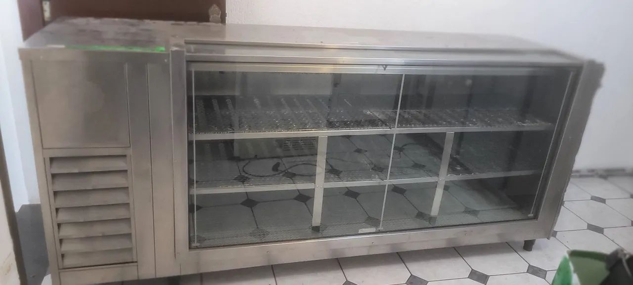 Geladeira monstruario e balcão inox 304 o mais resistente. 