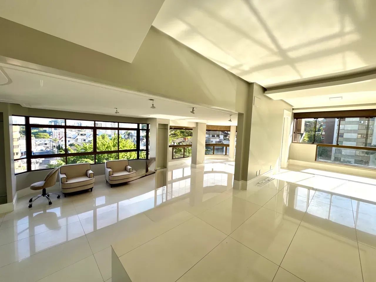 Apartamento de Alto Padrão com 3 Dormitórios e Suíte Master - Centro - Criciúma/SC - Foto 2
