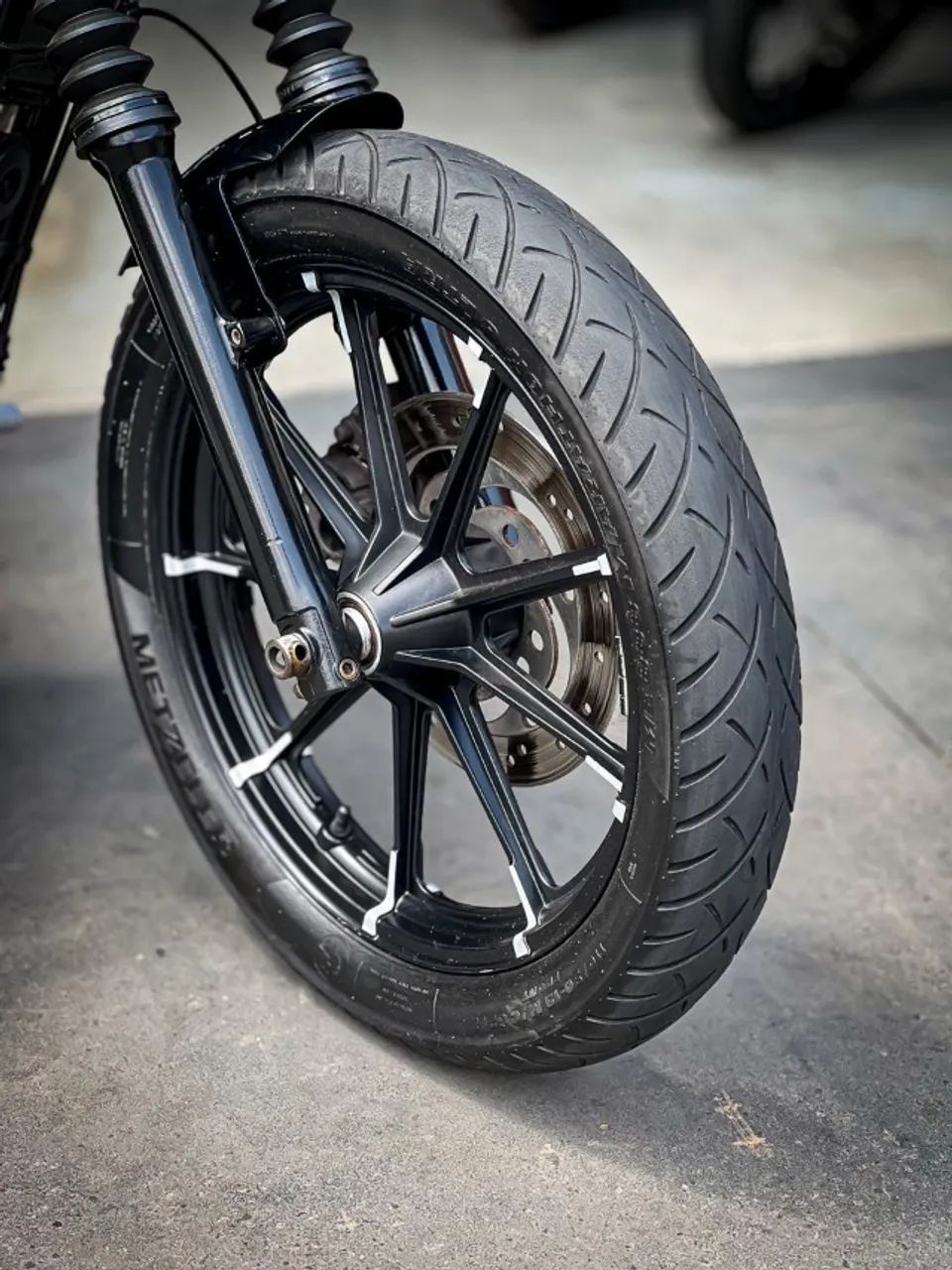 HARLEY DAVIDSON 883 BOBBER - Foto 3