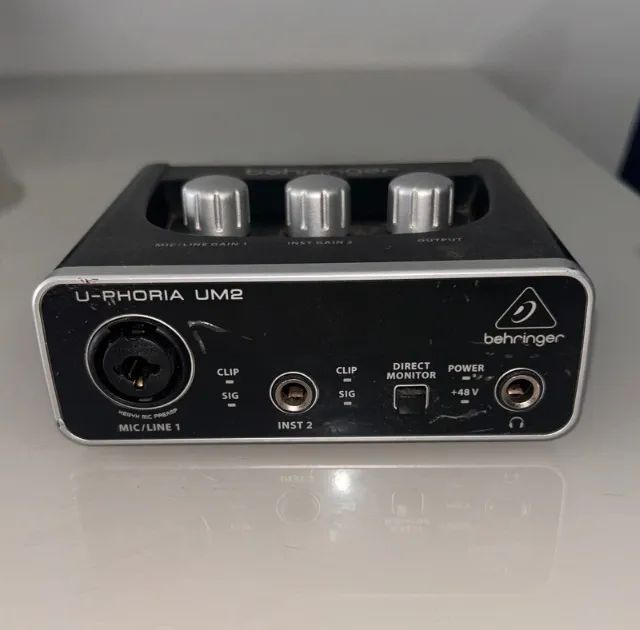 Behringer U-Phoria UM2 - Interface de Áudio USB