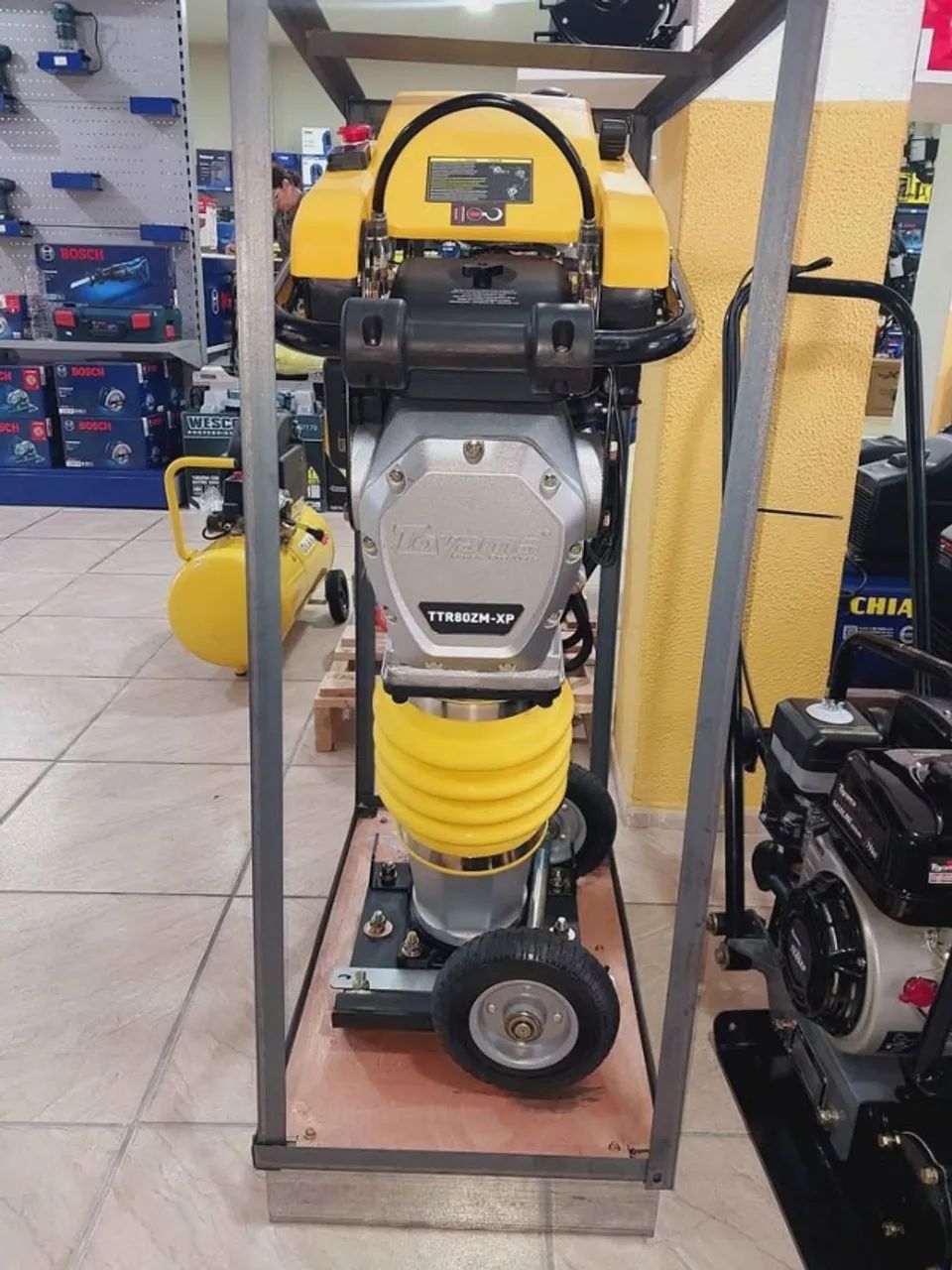 Compactador de solo a percussão gasolina Toyama (Novo) - Foto 4
