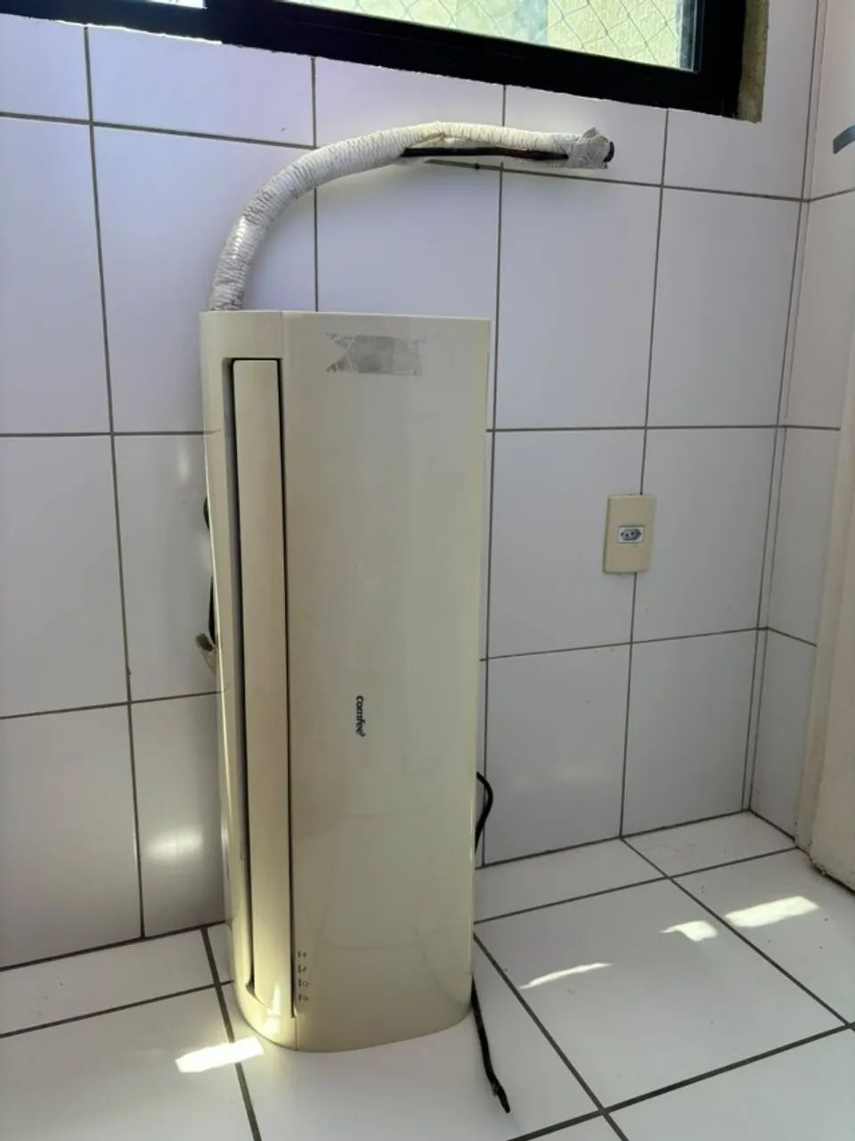 AR-CONDICIONADO COMFEE 12000 BTUS