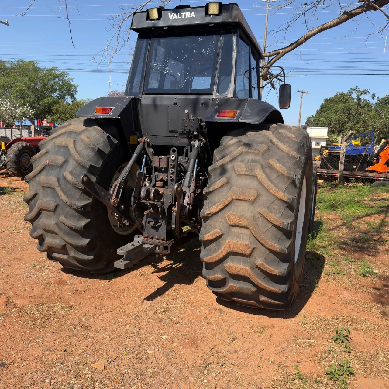 Trator Valtra  - Foto 2