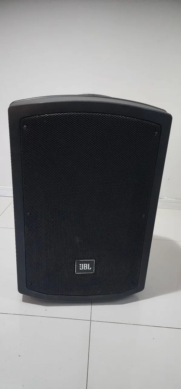 Caixa de som JBL grande